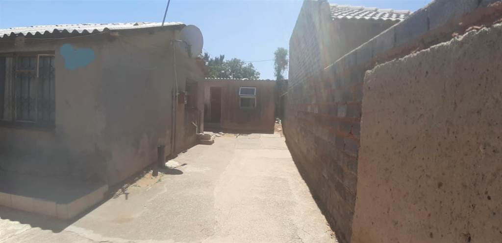 2 Bed House in Zola photo number 5