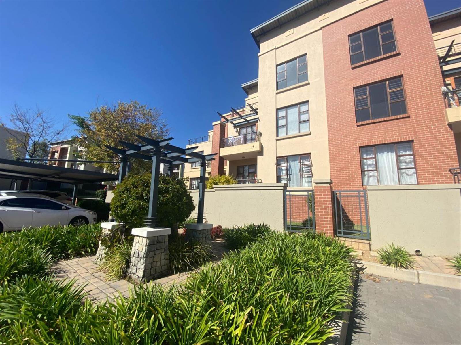 2 Bed Apartment in Douglasdale photo number 12