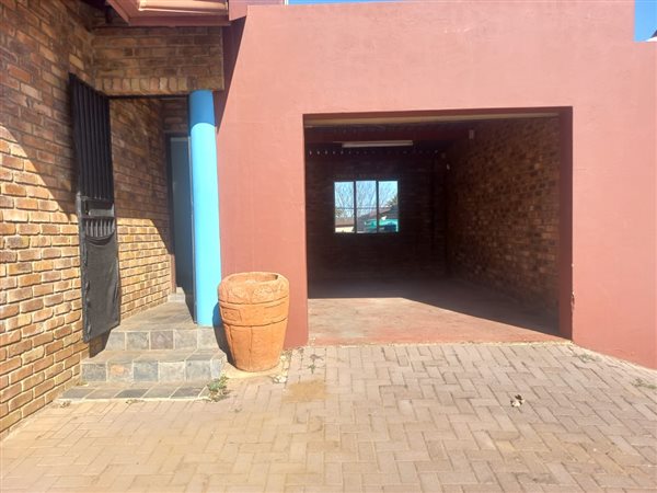 3 Bedroom Townhouse 3 Bedroom Townhouse