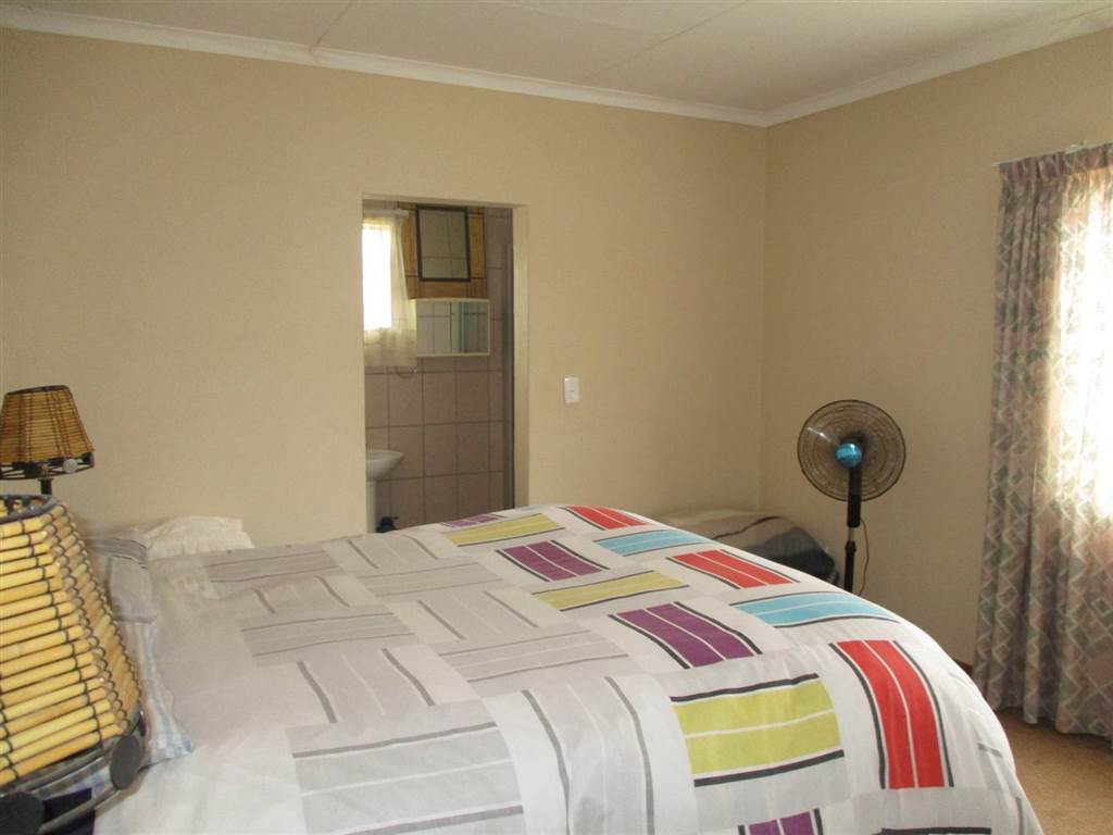 2 Bed Townhouse in Lydenburg photo number 6