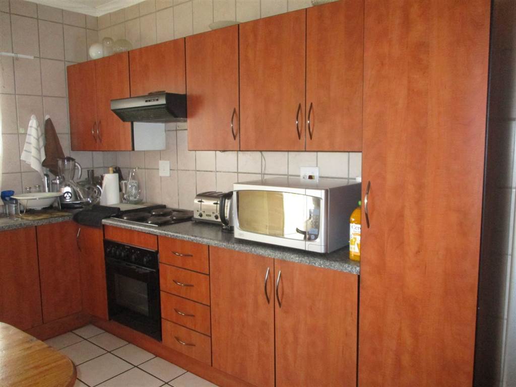 2 Bed Townhouse in Lydenburg photo number 2