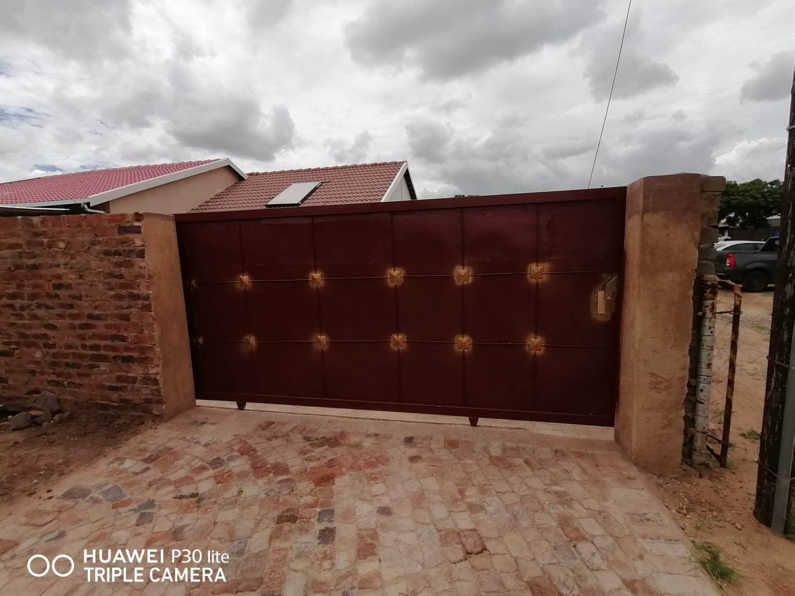 2 Bed House in Mmabatho photo number 2