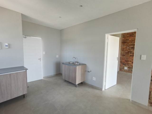 1 Bed Apartment in Nelspruit photo number 3
