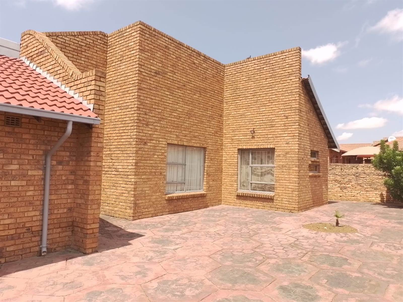 4 Bed House in Moretele View photo number 1