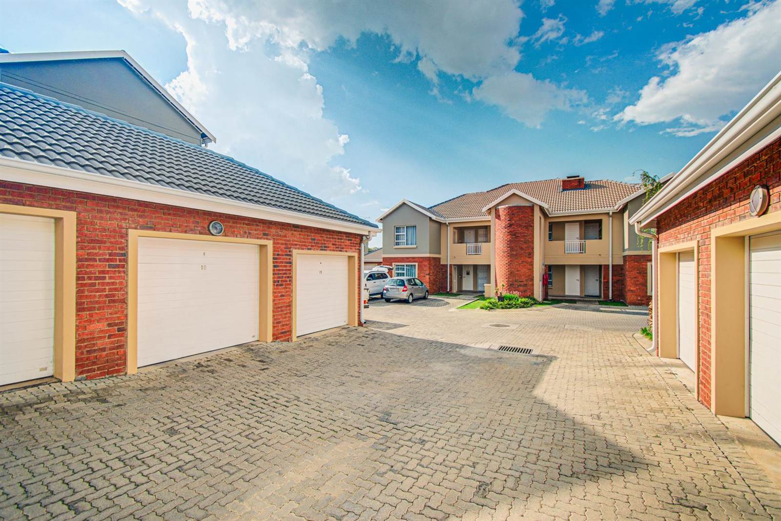 2 Bed Townhouse in Bushwillow Park Estate photo number 2