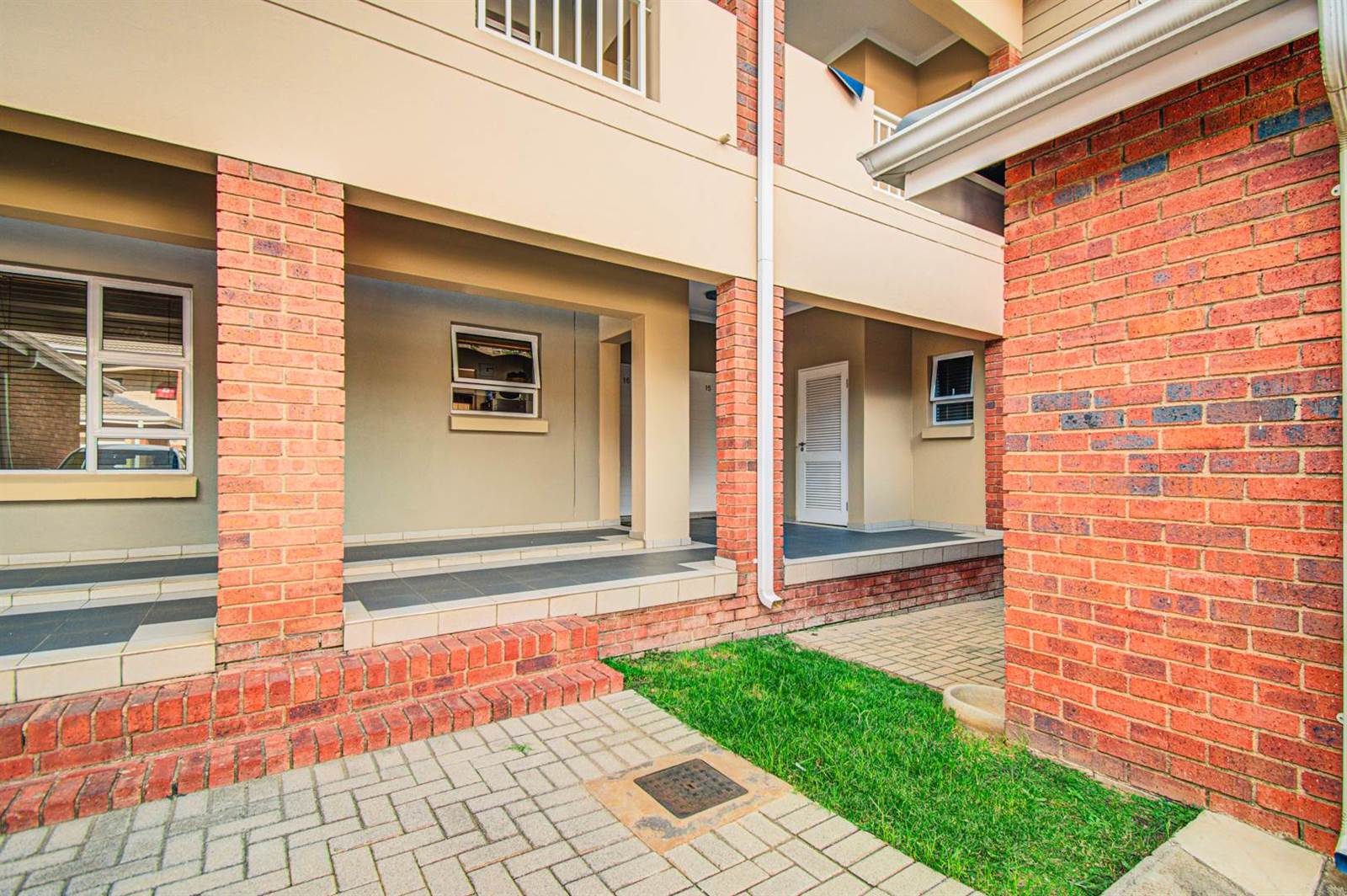 2 Bed Townhouse in Bushwillow Park Estate photo number 3