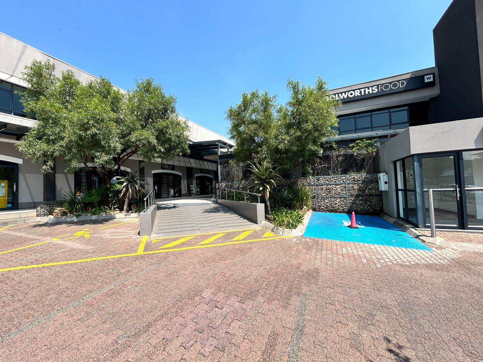 300  m² Commercial space in Greenside photo number 2