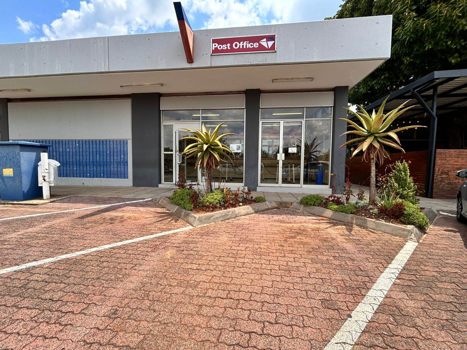 300  m² Commercial space in Greenside photo number 1