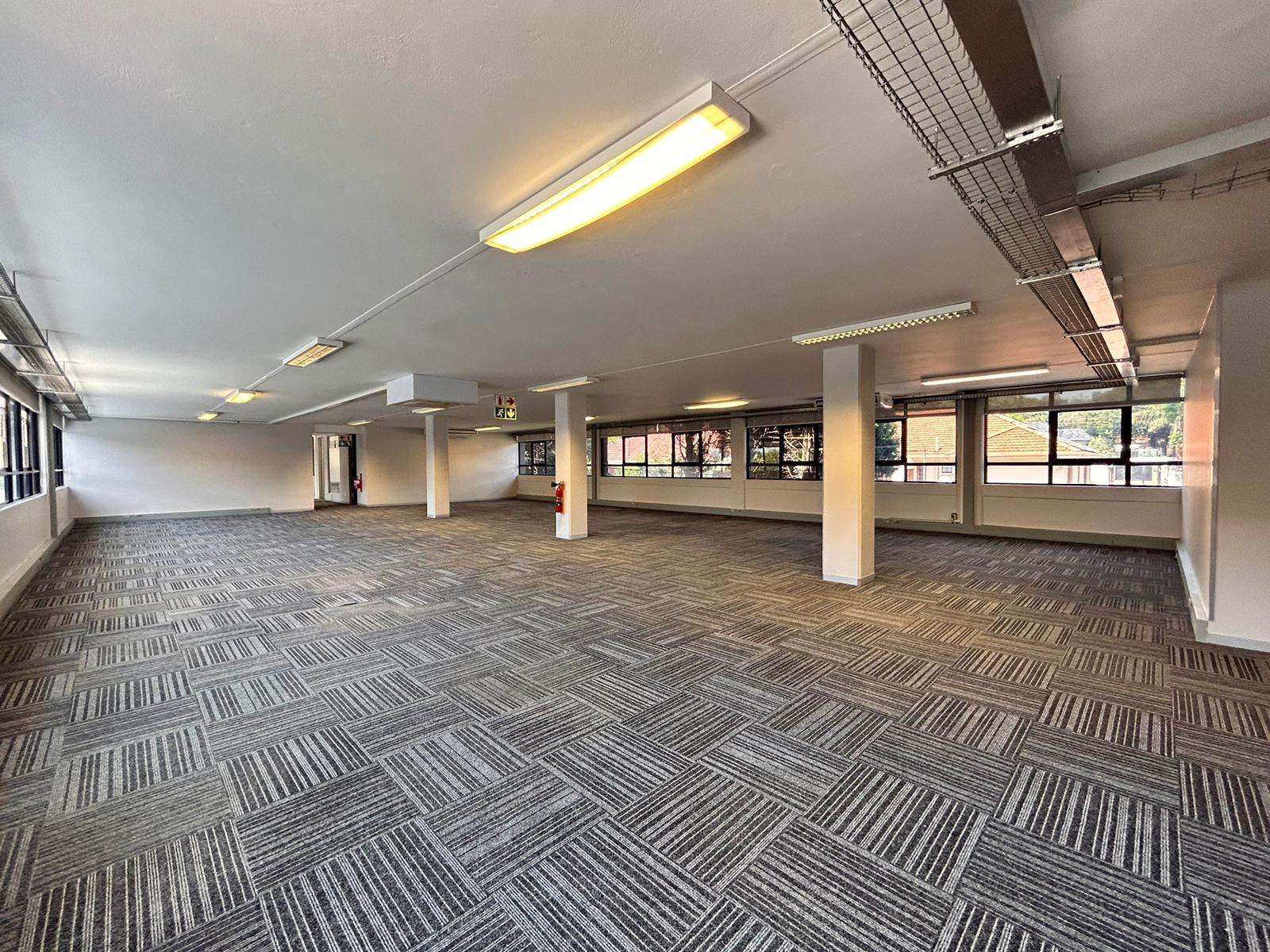 300  m² Commercial space in Greenside photo number 8