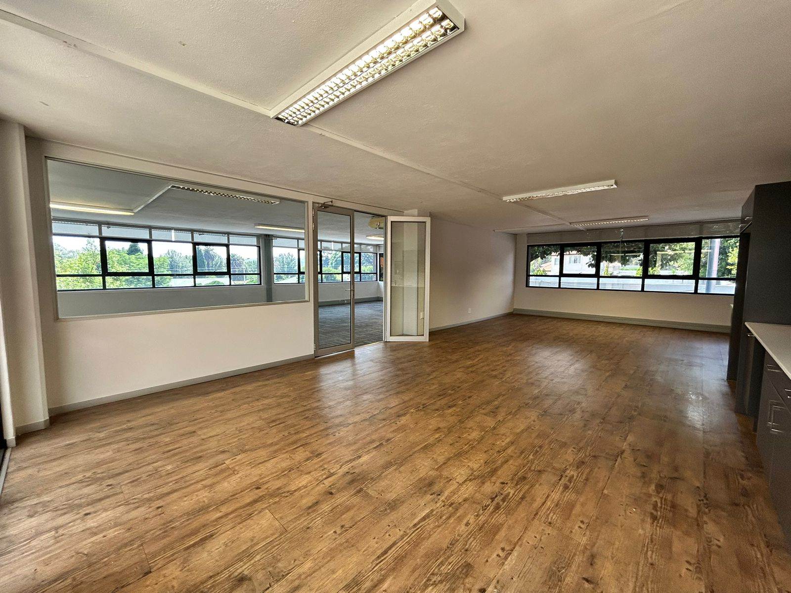 300  m² Commercial space in Greenside photo number 9