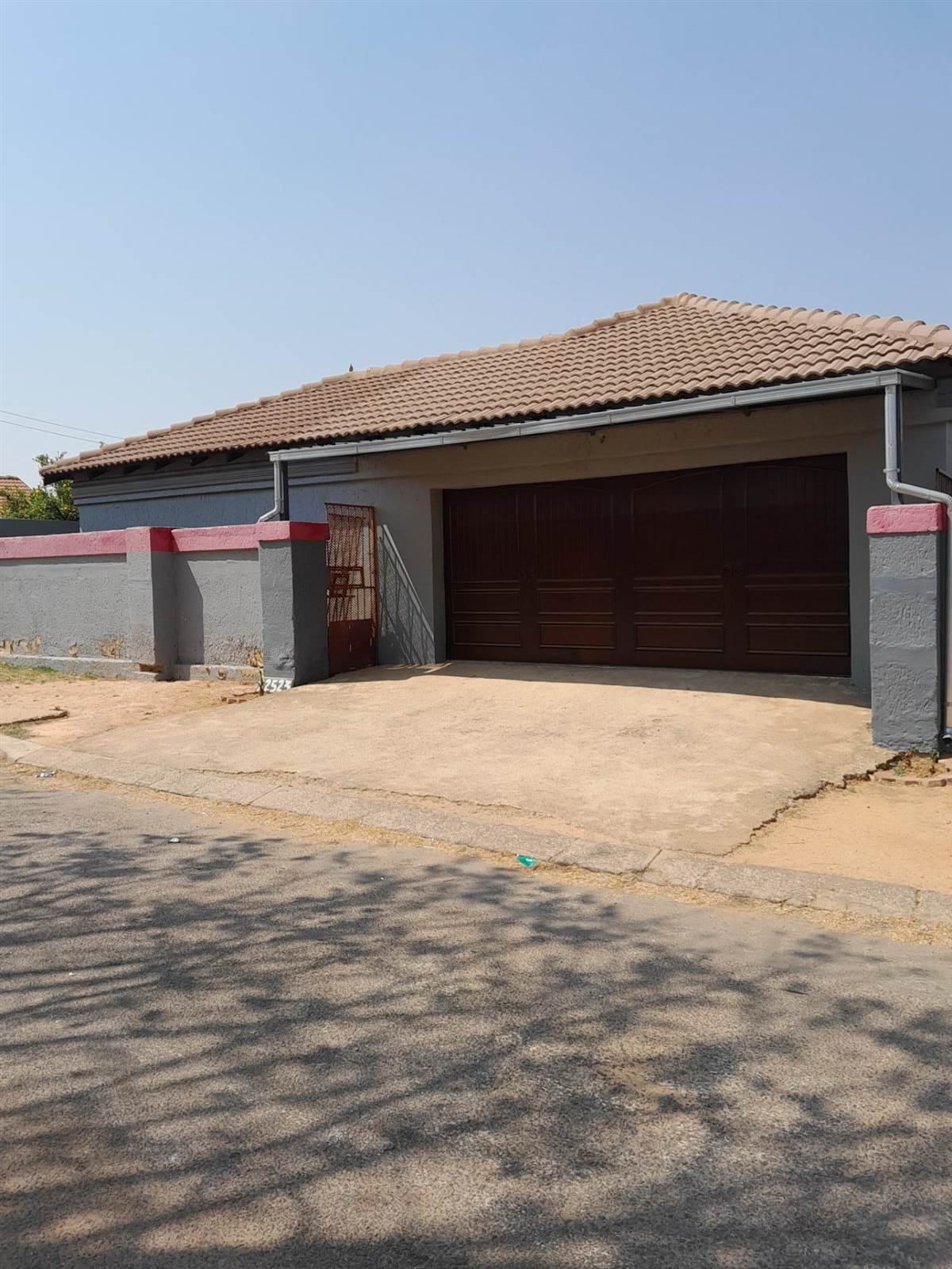 3 Bed House in Kagiso photo number 1