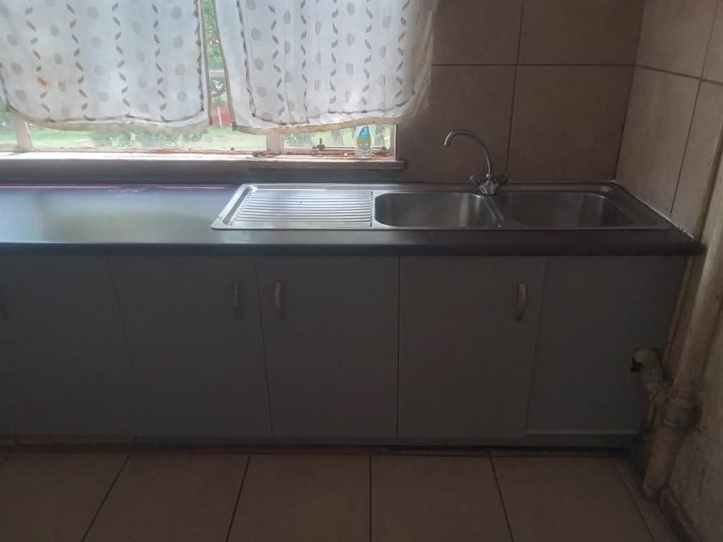 2 Bed Flat in Vryheid photo number 2