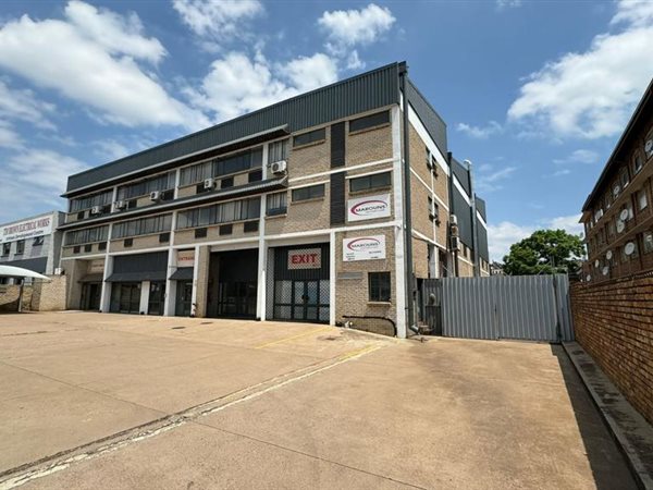 2 400 m² Industrial space 2 400 m² Industrial space