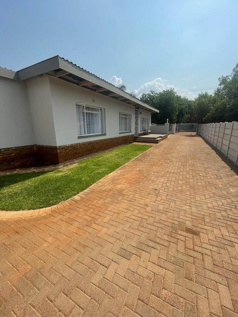 6 Bed House in Pretoria North photo number 14