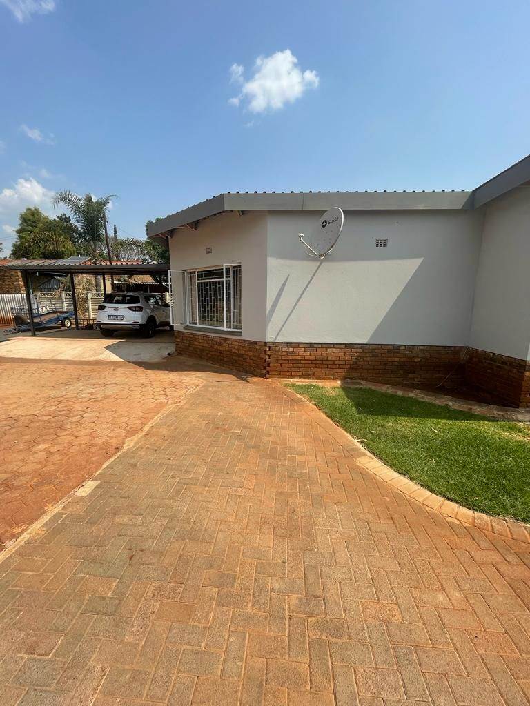 6 Bed House in Pretoria North photo number 13