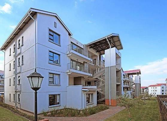 3 Bed Townhouse in Modderfontein photo number 3