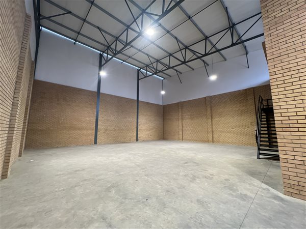 370  m² Industrial space in Meyerton