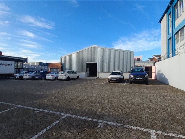 451  m² Commercial space