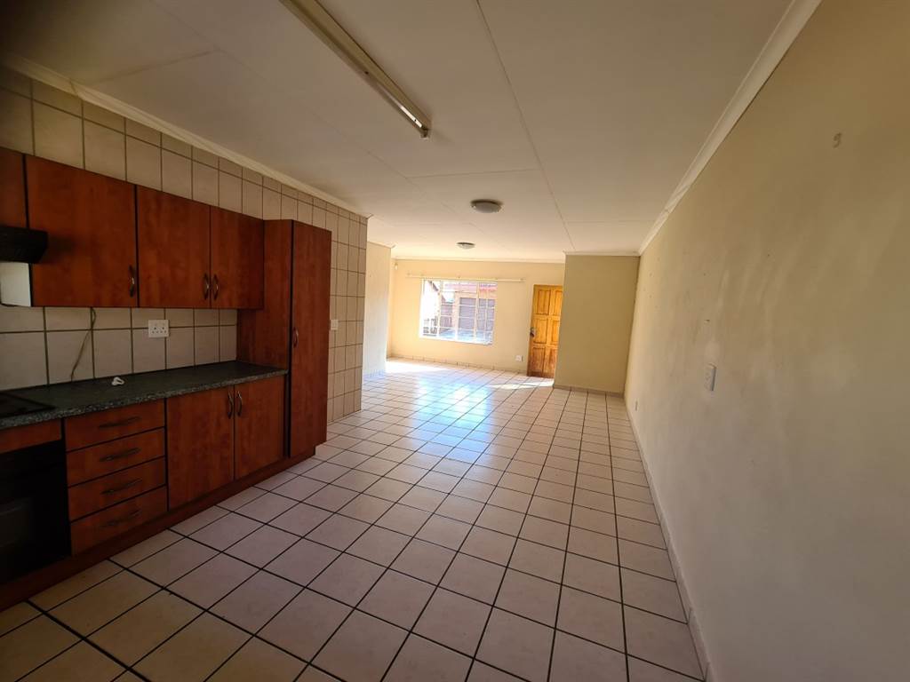 2 Bed Townhouse in Lydenburg photo number 5