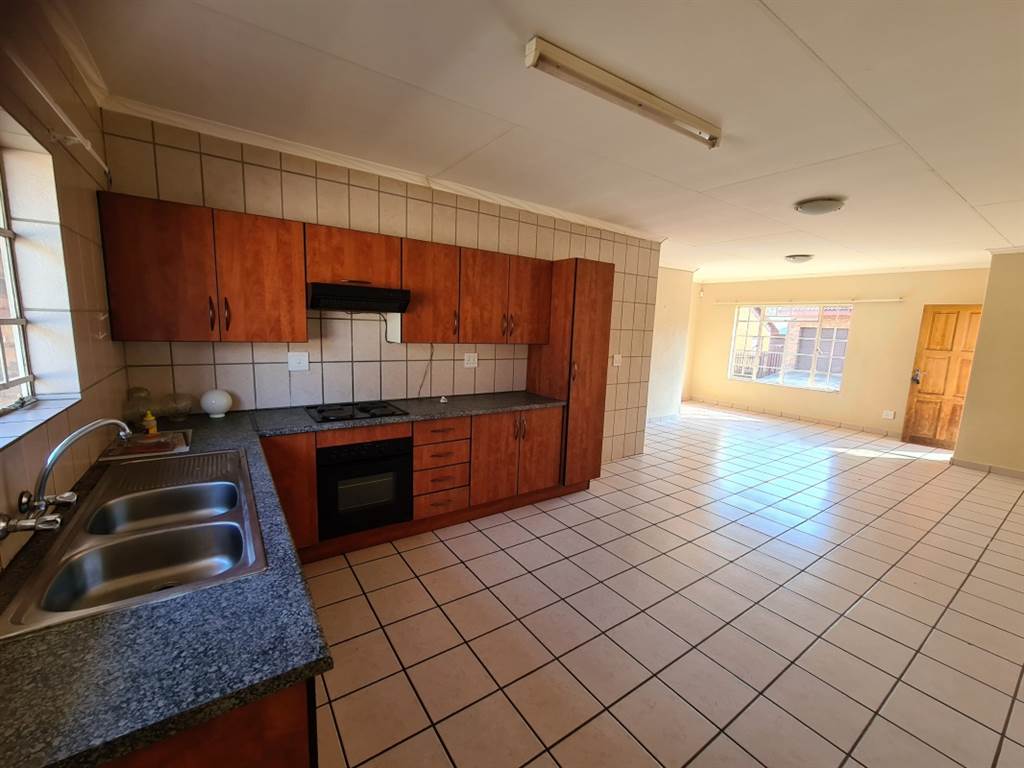 2 Bed Townhouse in Lydenburg photo number 1
