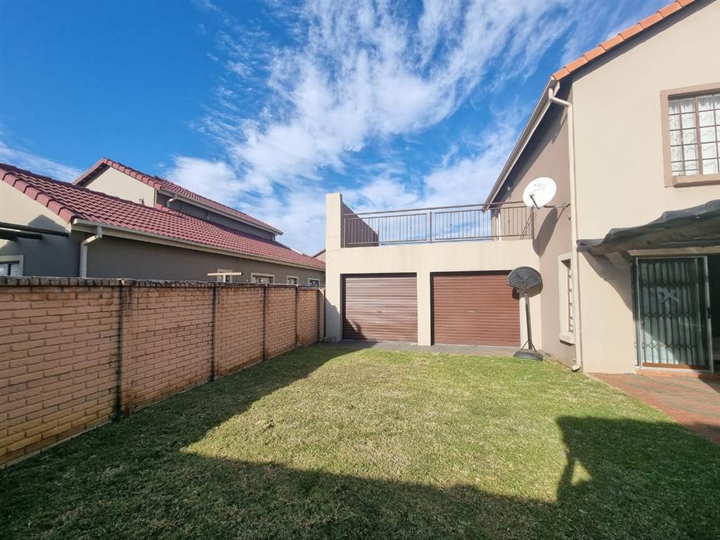 4 Bed House in Waterkloof East photo number 19
