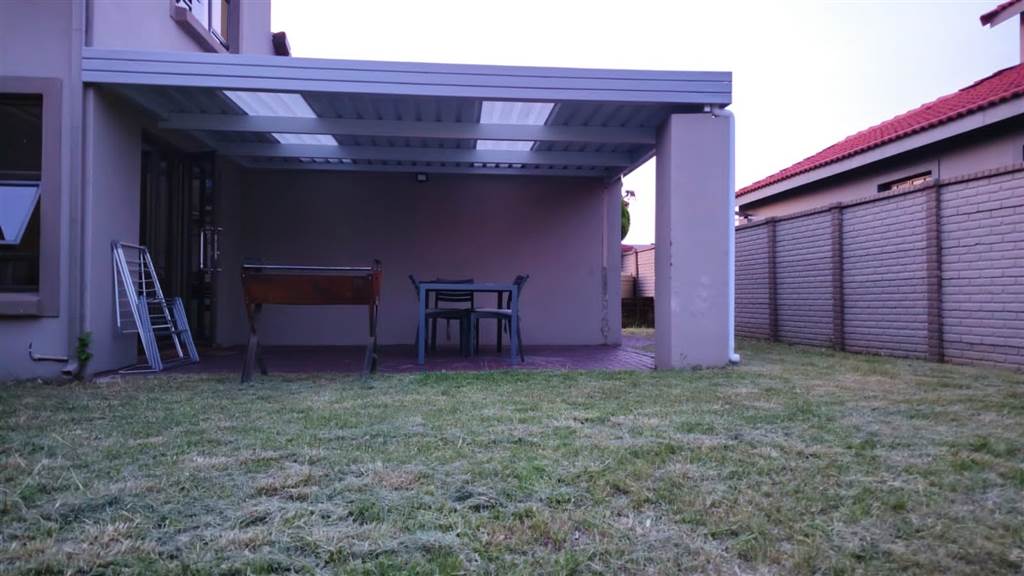 4 Bed House in Waterkloof East photo number 18