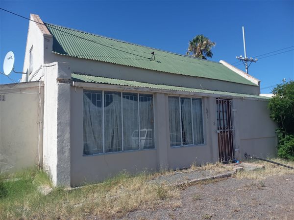 2 Bed House in Beaufort West
