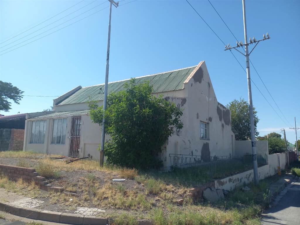 2 Bed House in Beaufort West photo number 4