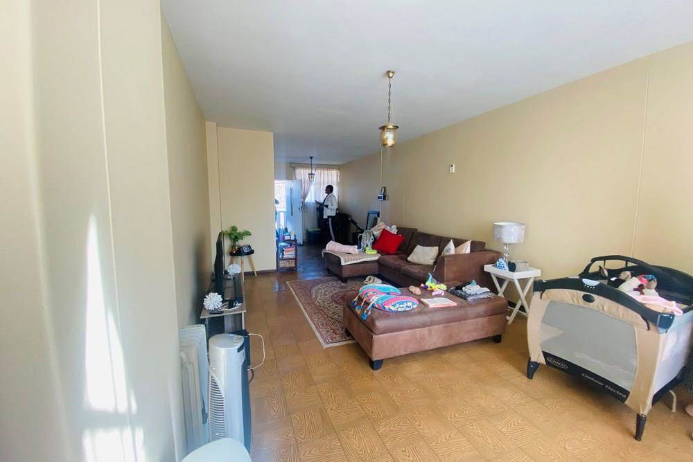 1.5 Bed Apartment in Sunnyside photo number 8