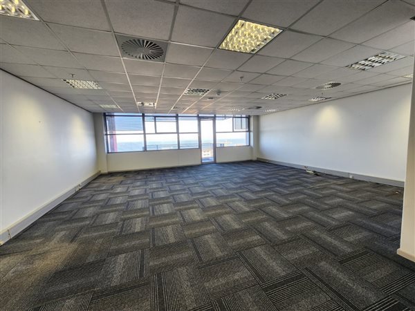 164  m² Commercial space