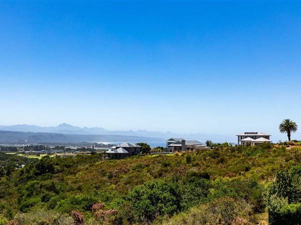 819 m² Land available in Baron View