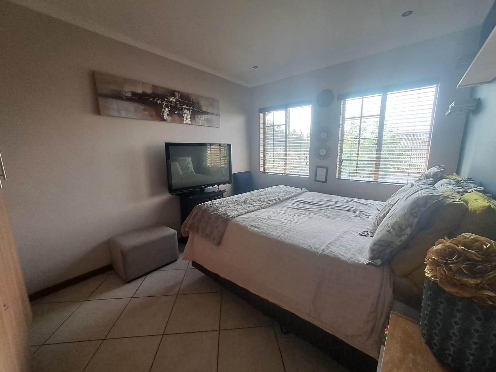 4 Bed Townhouse in Mooikloof Ridge photo number 15