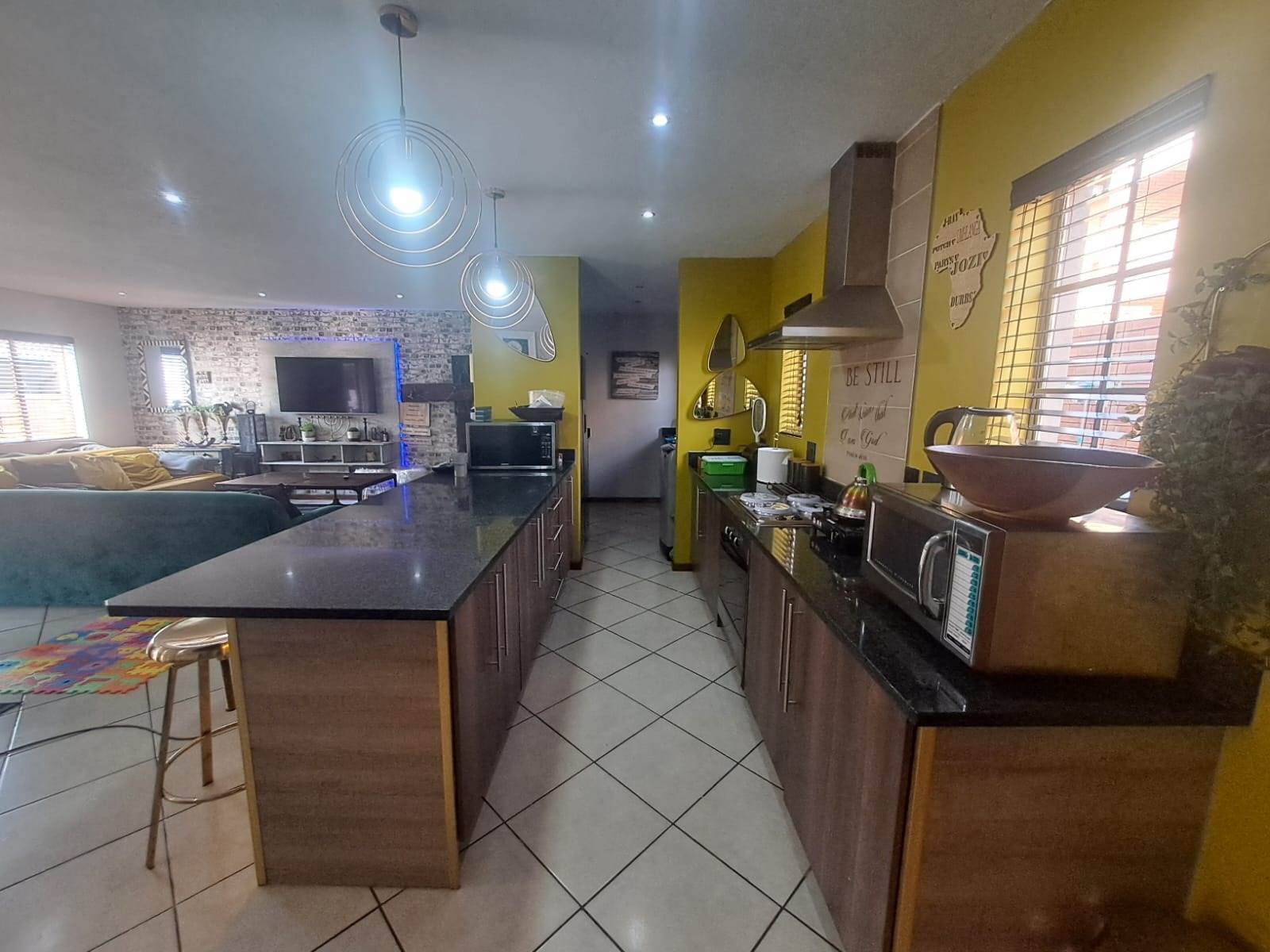4 Bed Townhouse in Mooikloof Ridge photo number 7