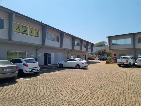83  m² Commercial space