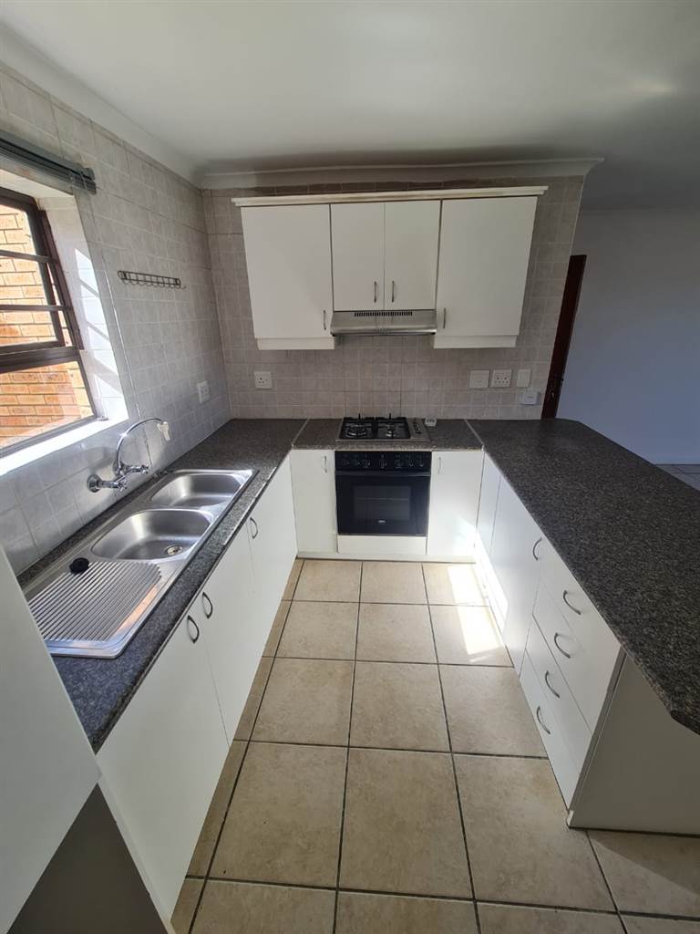2 Bed Apartment in Gordons Bay Central photo number 4