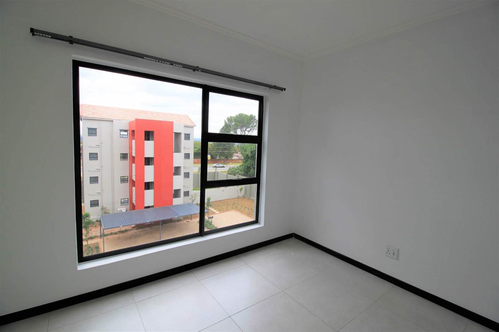 3 Bed Apartment in Fourways photo number 11