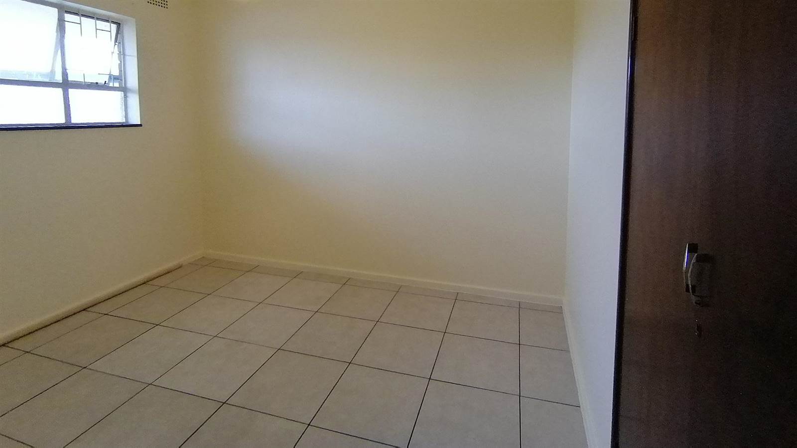 2 Bed Flat in Carletonville photo number 13