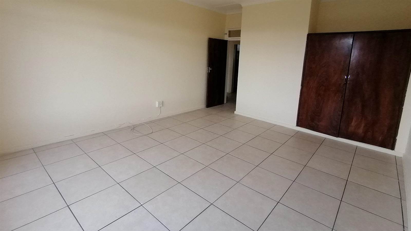 2 Bed Flat in Carletonville photo number 16