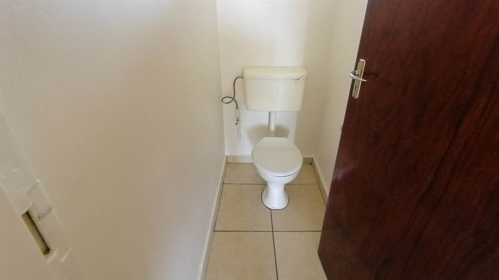 2 Bed Flat in Carletonville photo number 11