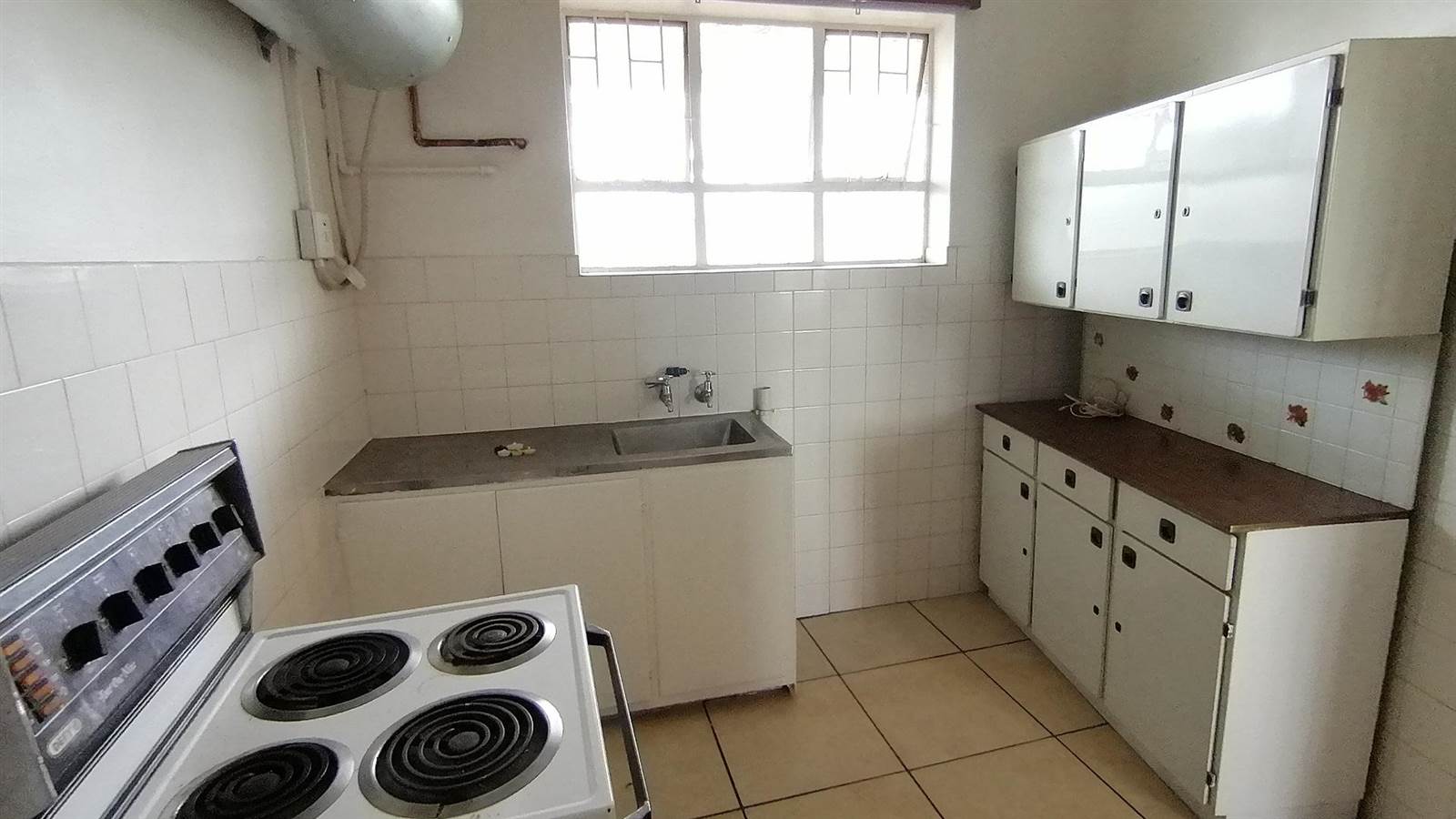 2 Bed Flat in Carletonville photo number 5