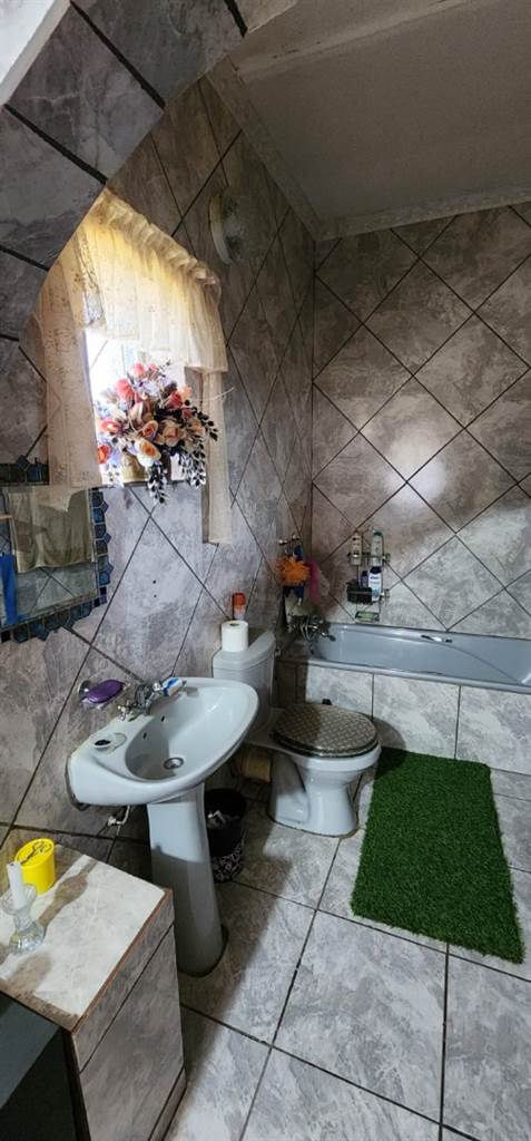 3 Bed House in Ventersdorp photo number 7