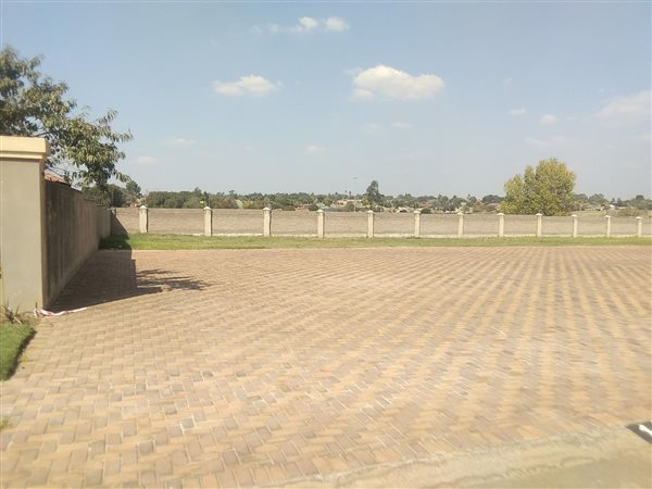 701 m² Land