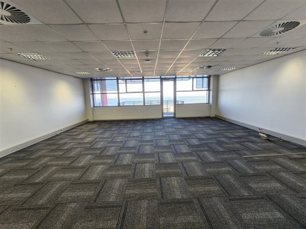 164  m² Commercial space