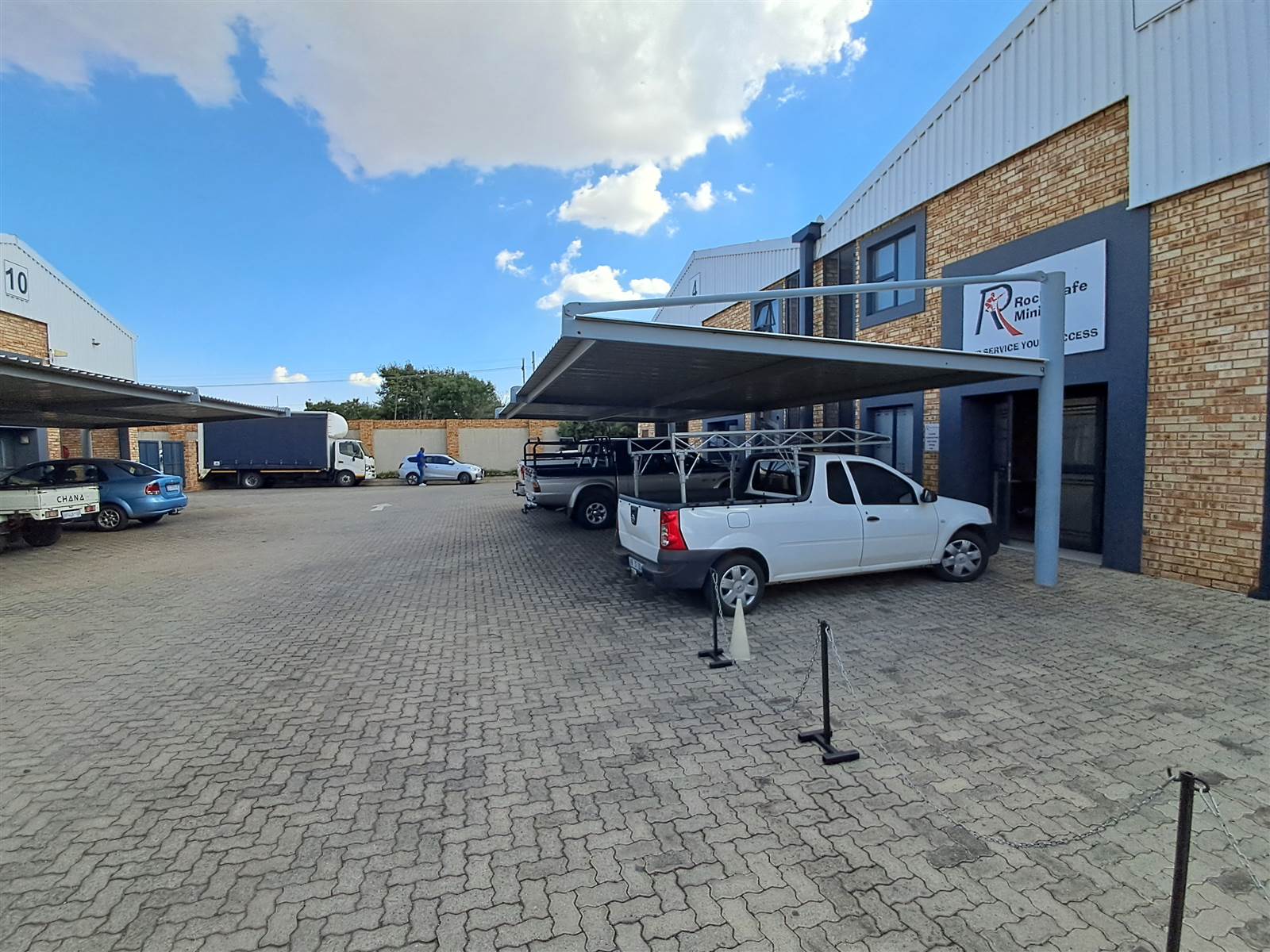 256  m² Industrial space in Roodepoort Central photo number 2