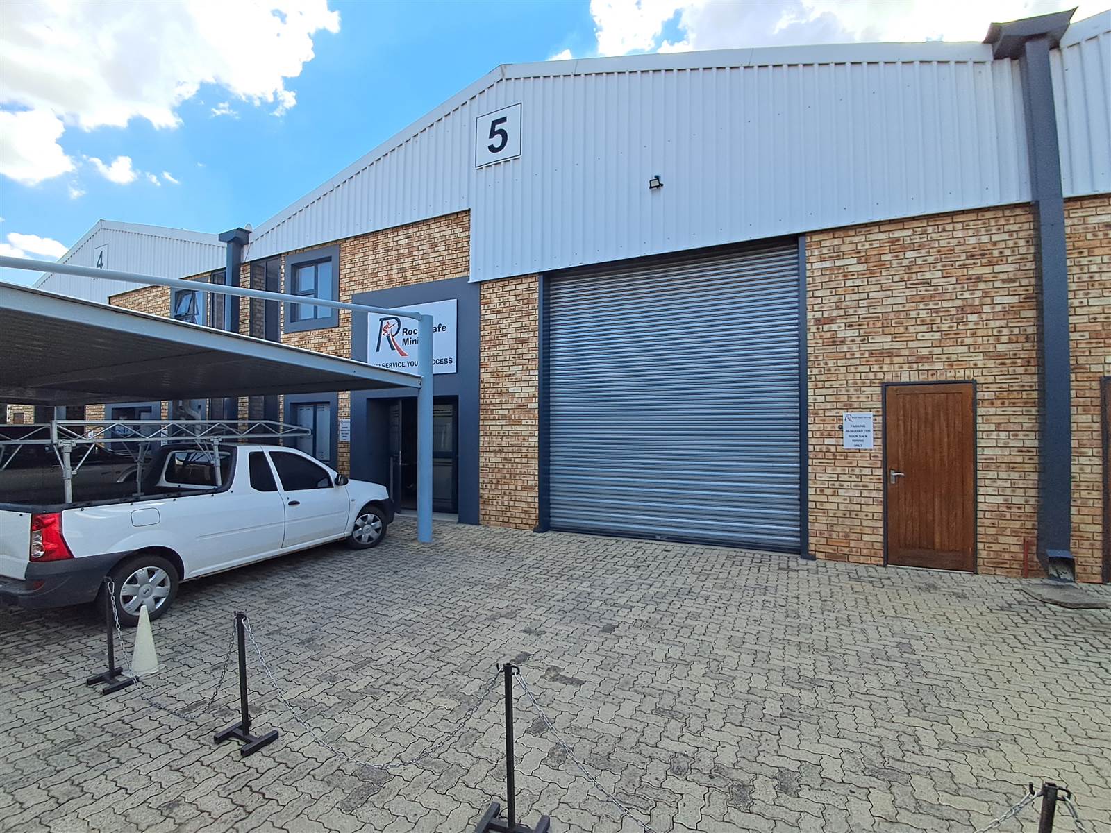 256  m² Industrial space in Roodepoort Central photo number 1