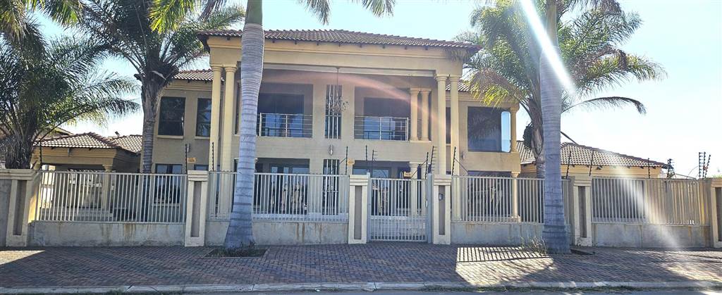 6 Bedroom House 6 Bedroom House