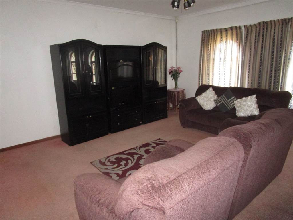 4 Bed House in Rondebosch East photo number 4