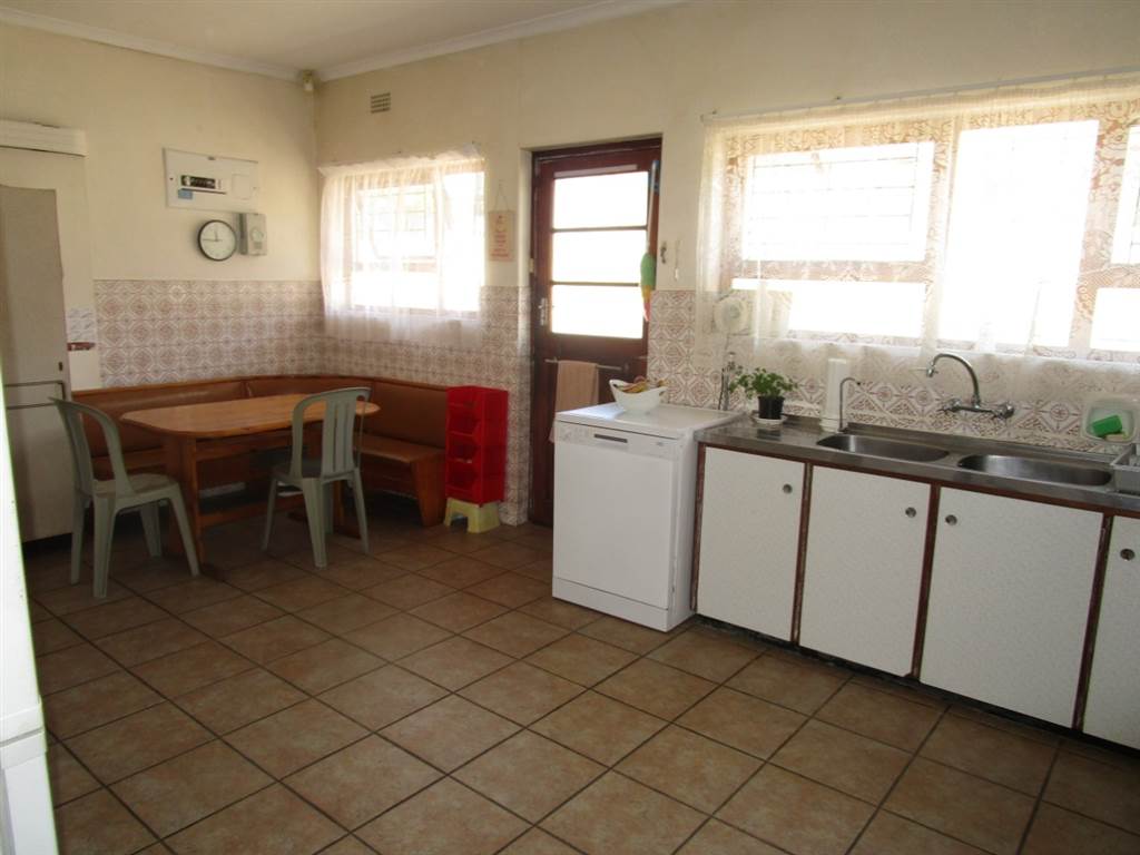 4 Bed House in Rondebosch East photo number 8