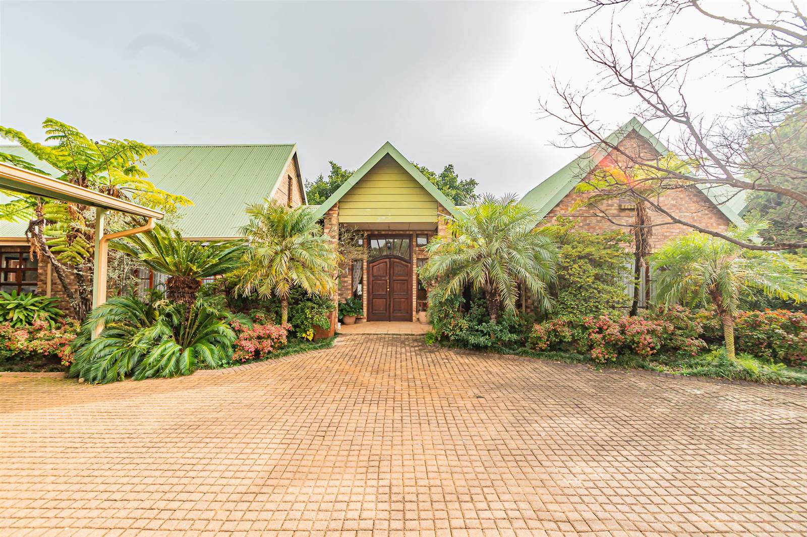 6 Bed House in Mooikloof Equestrian Estate photo number 4