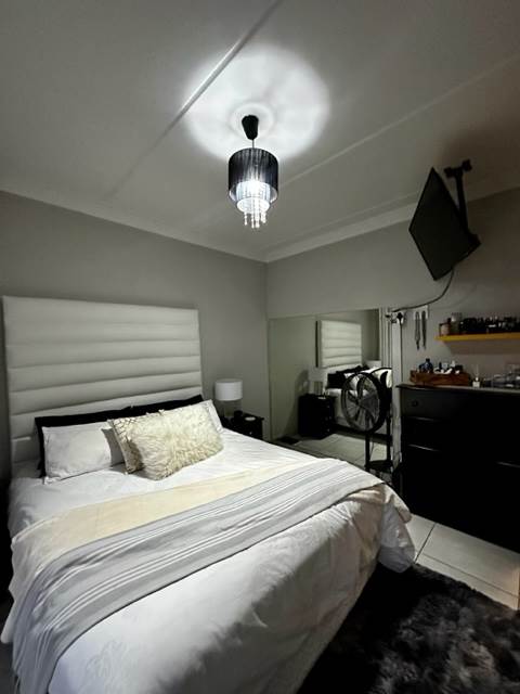2 Bed Apartment in Eveleigh photo number 8